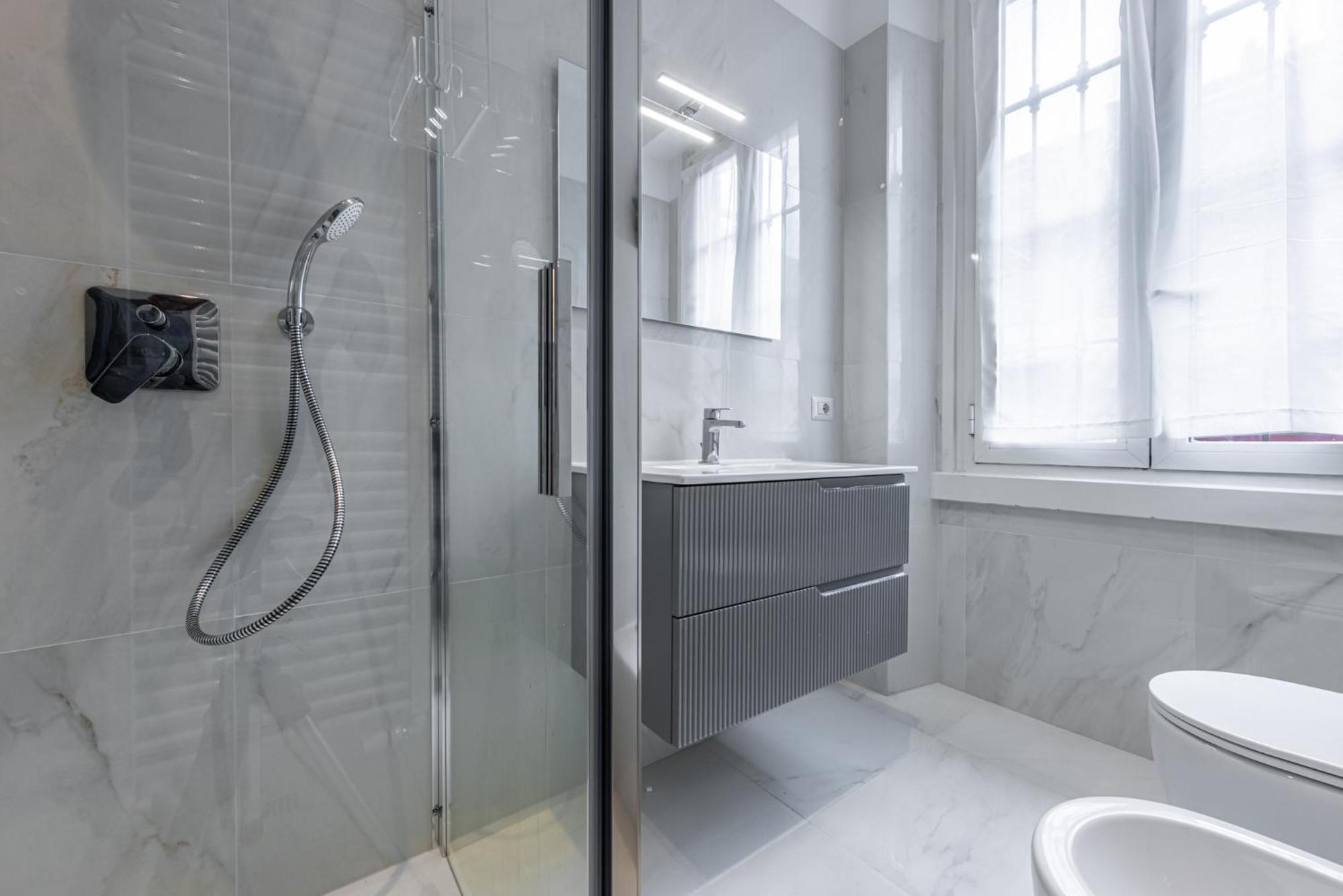 2 Bedroom - Chinatown Apartment