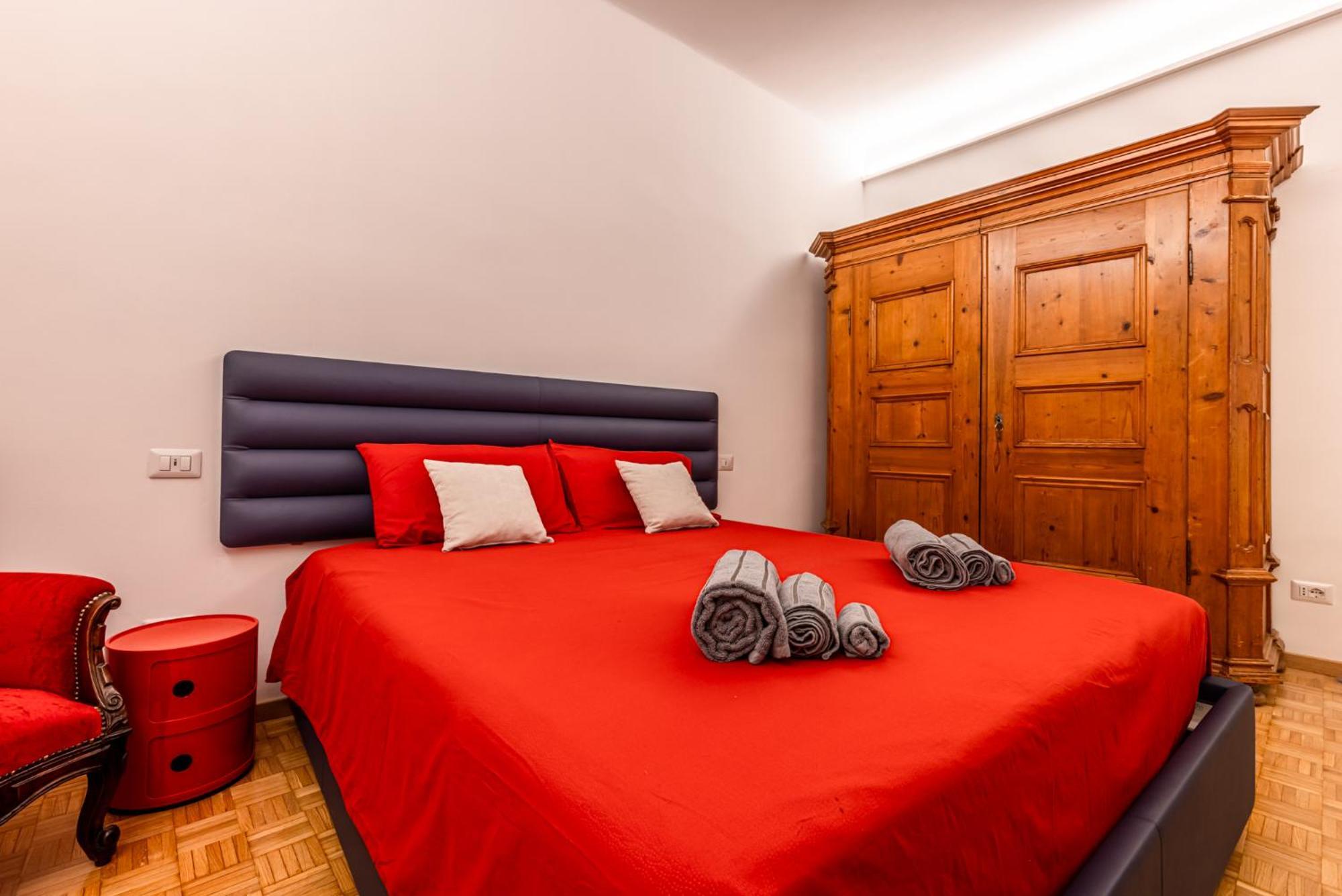 2 Bedroom - Chinatown Apartment *